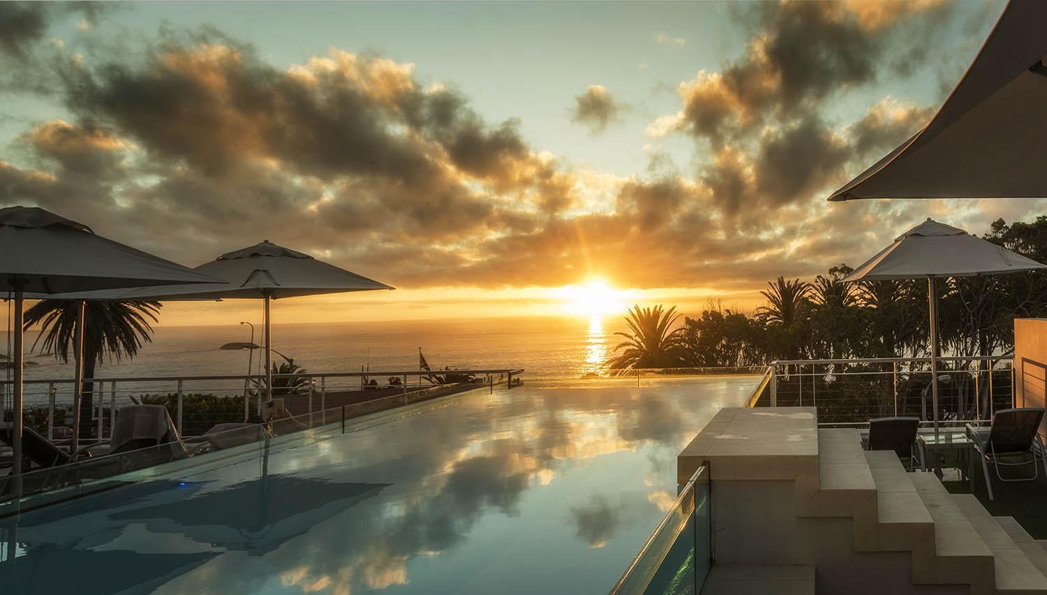 South Beach Camps Bay Boutique Hotel Ciudad del Cabo Exterior foto Sunset at the pool