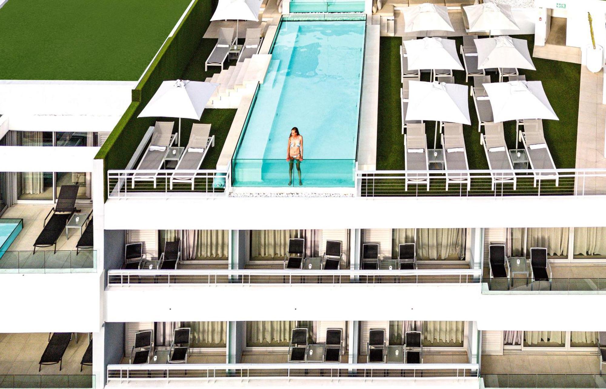 South Beach Camps Bay Boutique Hotel Ciudad del Cabo Exterior foto The rooftop pool at the W Hotel