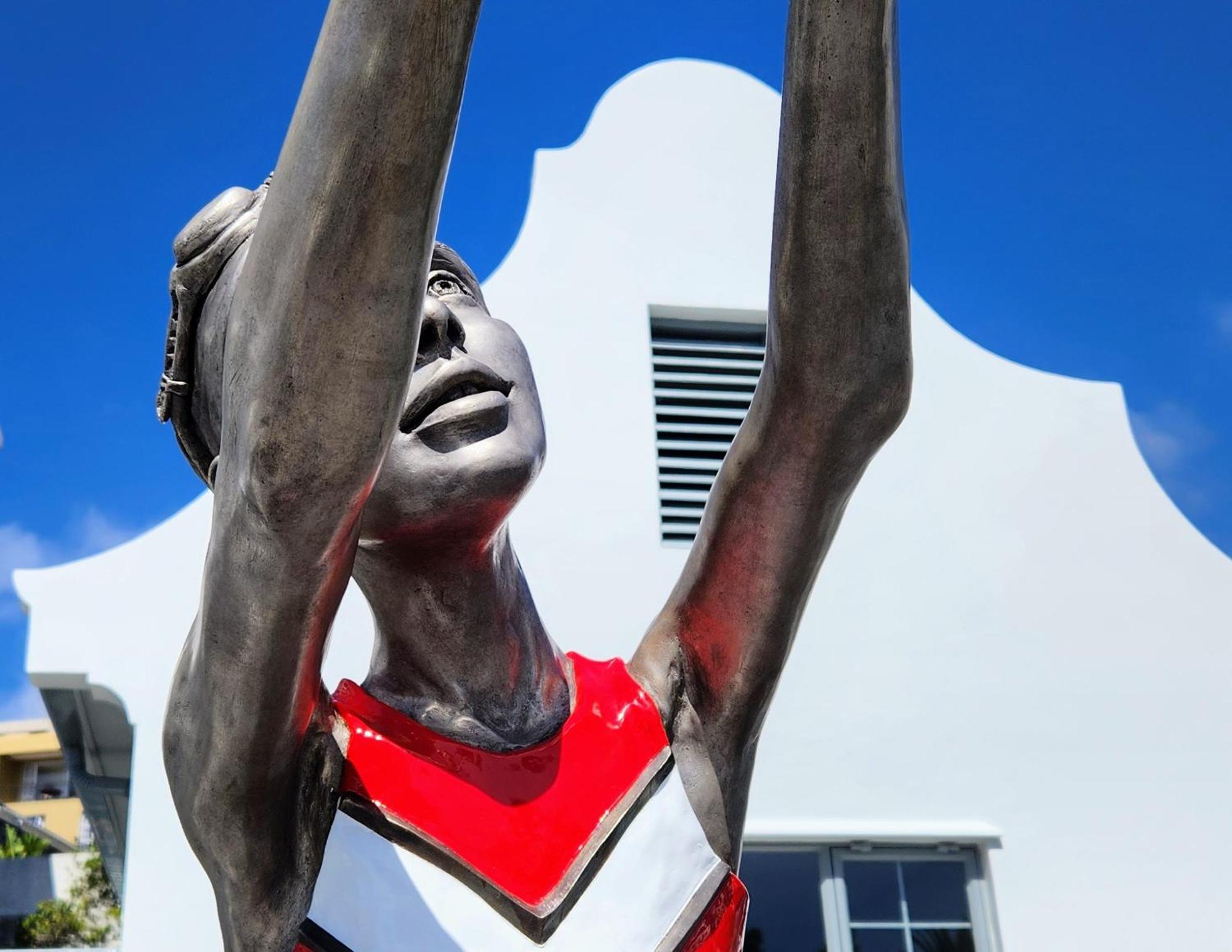 South Beach Camps Bay Boutique Hotel Ciudad del Cabo Exterior foto Statue of the athlete in his hometown of Níger
