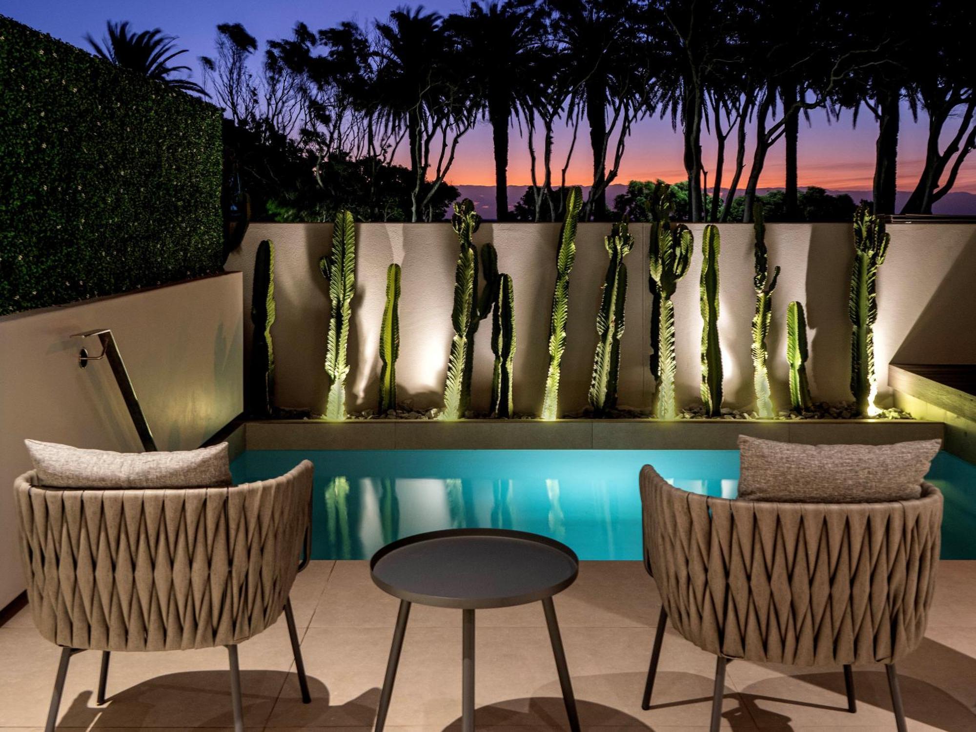 South Beach Camps Bay Boutique Hotel Ciudad del Cabo Exterior foto The pool at the Beverly Hills Hotel