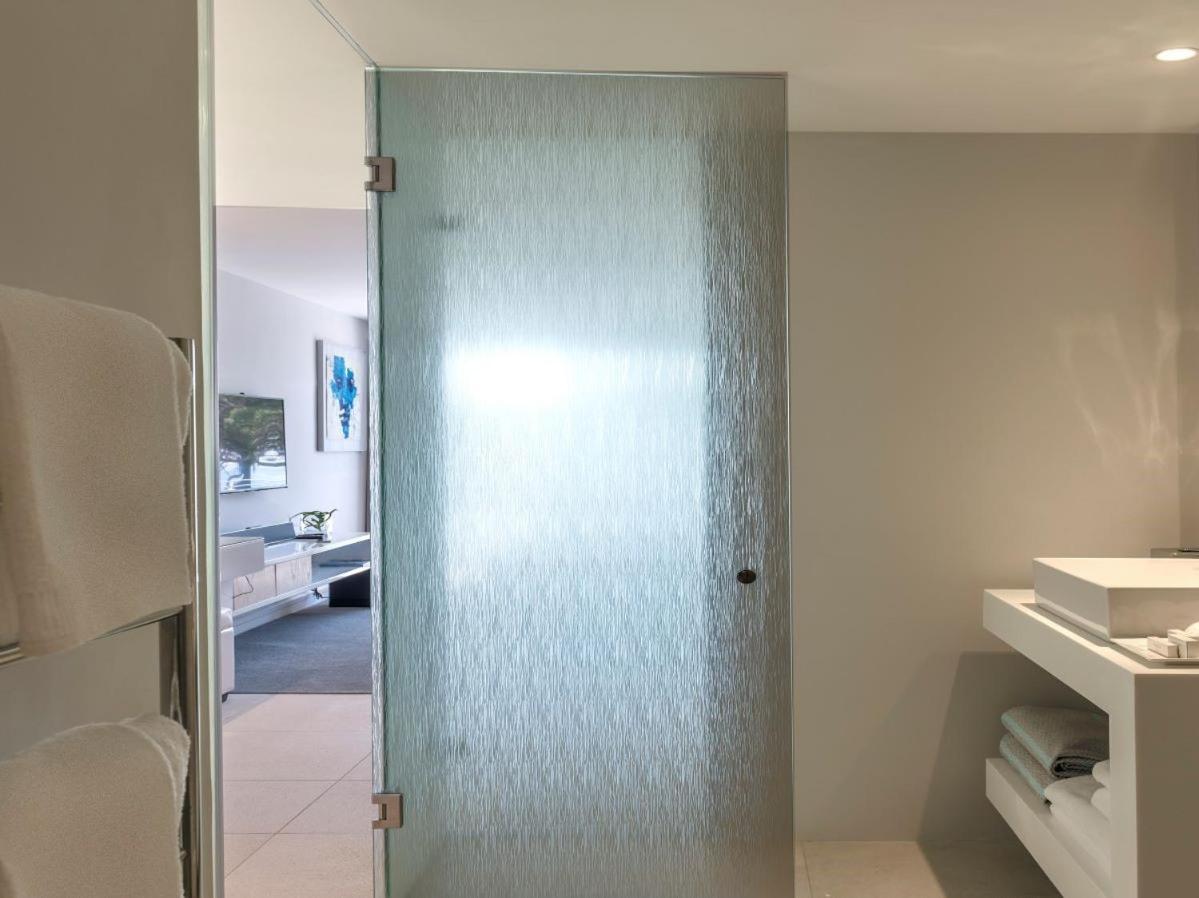 South Beach Camps Bay Boutique Hotel Ciudad del Cabo Habitación foto A glass door