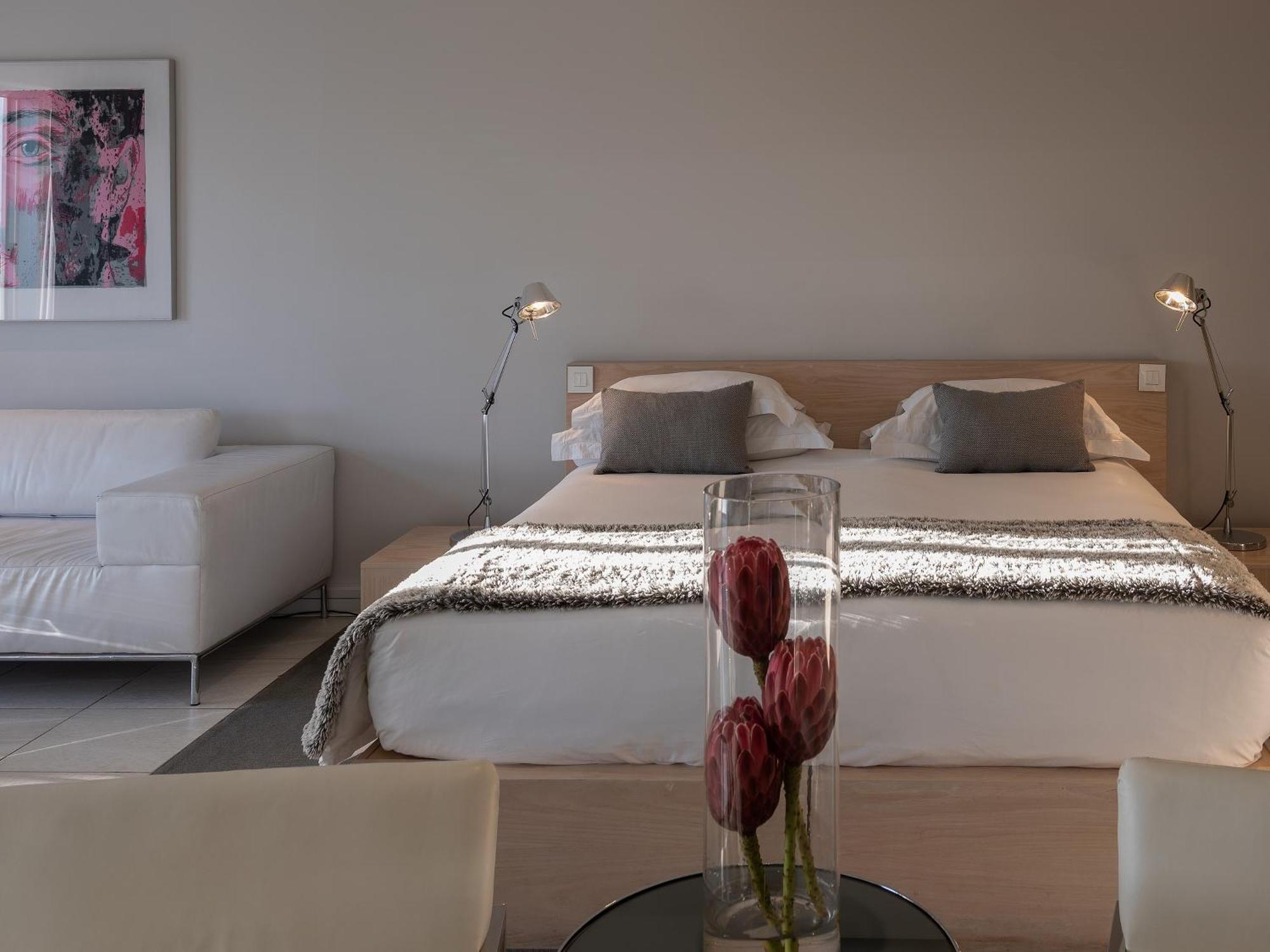 South Beach Camps Bay Boutique Hotel Ciudad del Cabo Habitación foto A bedroom at the hotel