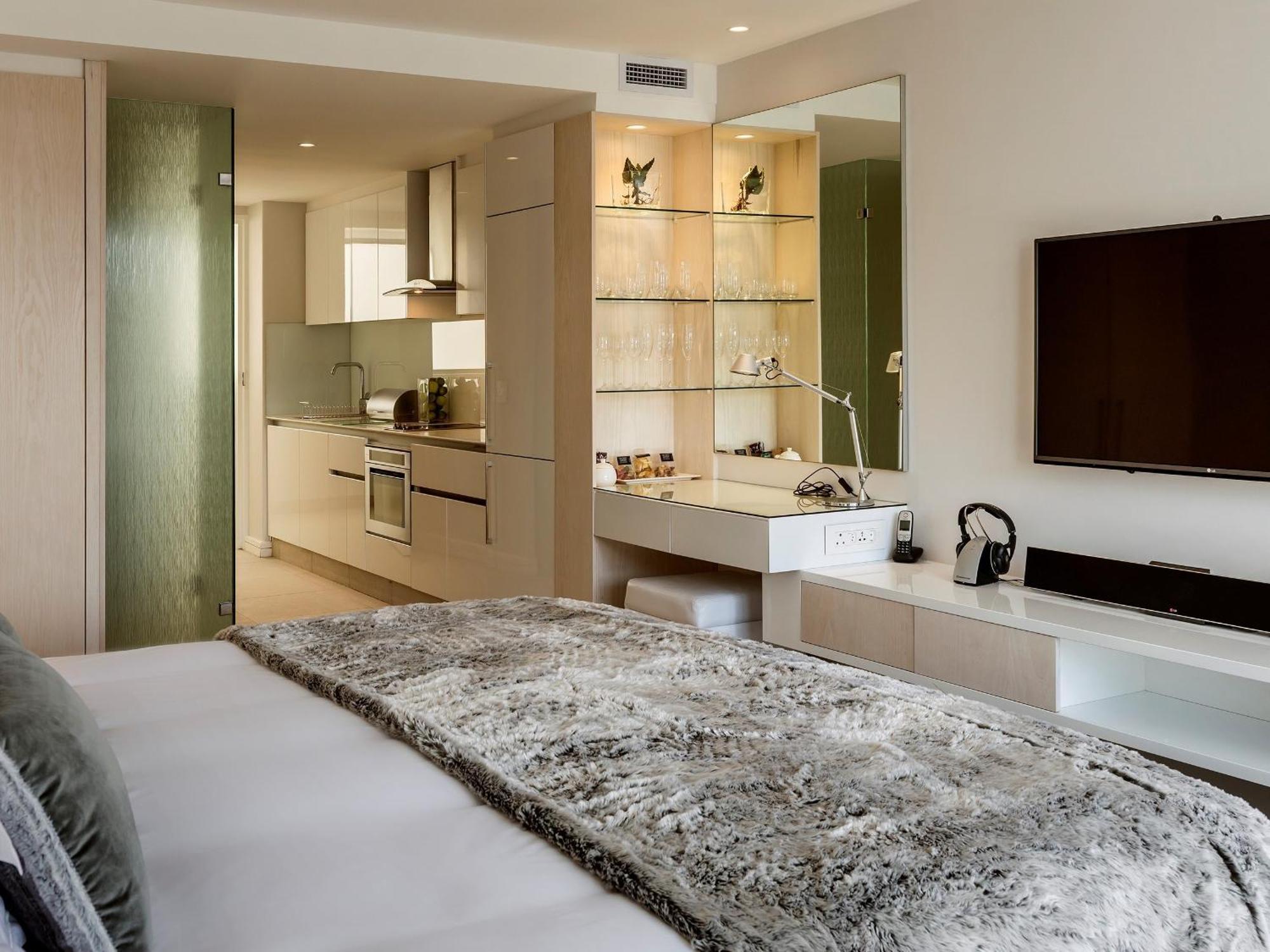 South Beach Camps Bay Boutique Hotel Ciudad del Cabo Habitación foto A bedroom at The Ivy Hotel