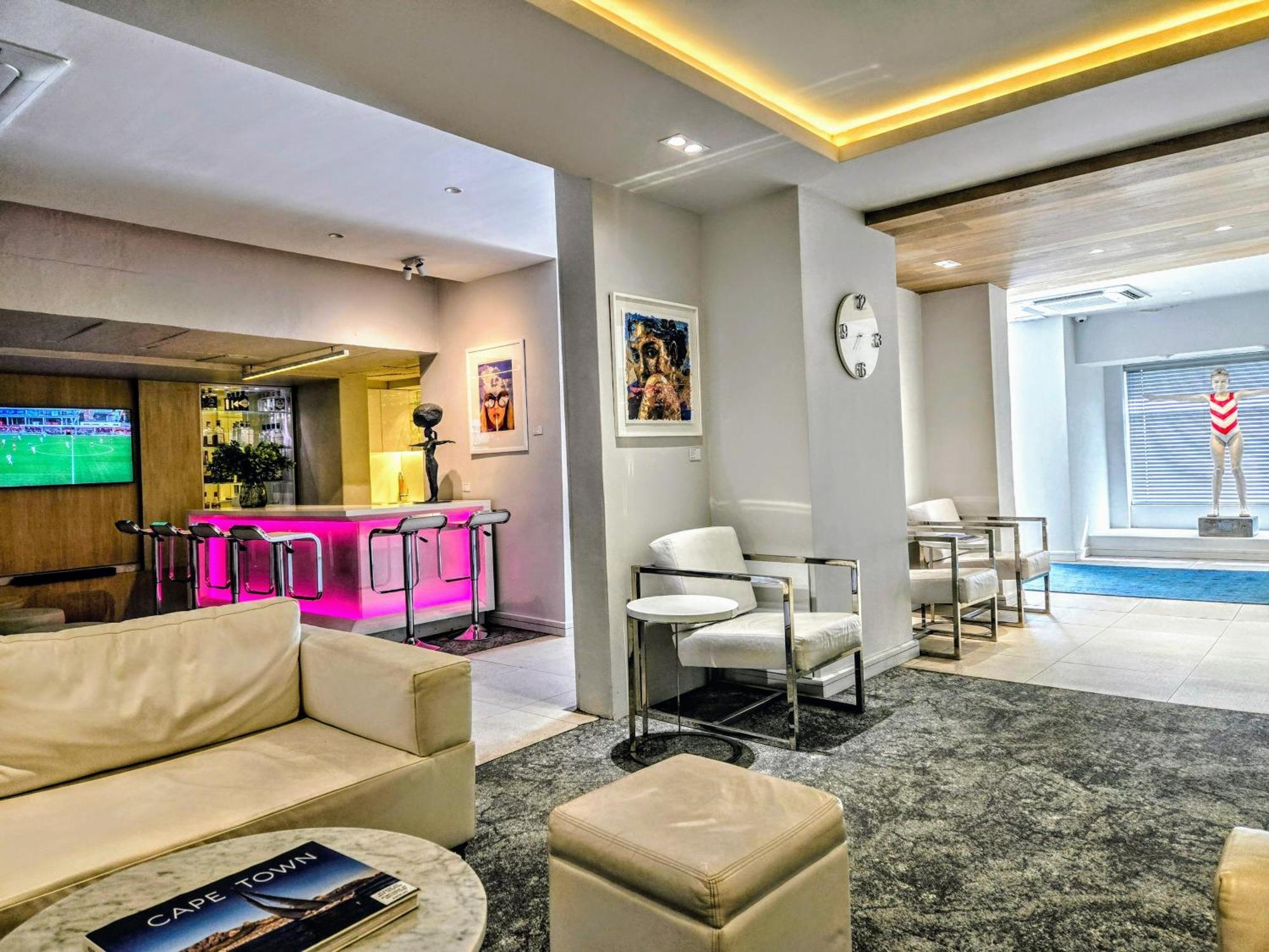 South Beach Camps Bay Boutique Hotel Ciudad del Cabo Exterior foto The lounge at the airport